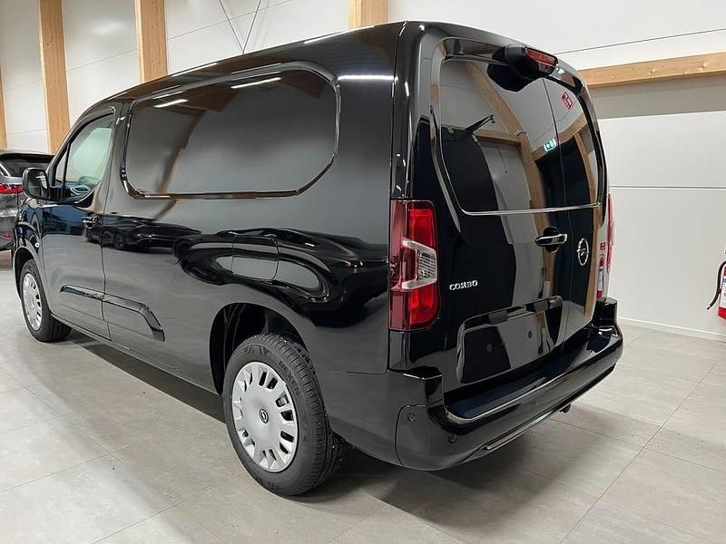 Ny Opel Combo 131 HK (96 kW) 2025 Svart Van