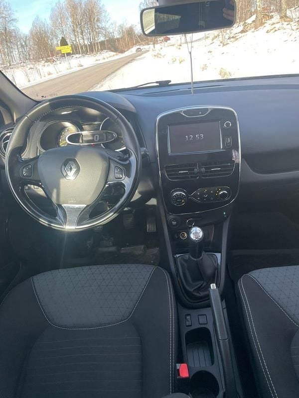 Begagnad Renault Clio IV 90 HK (66 kW) 2014 Kombi