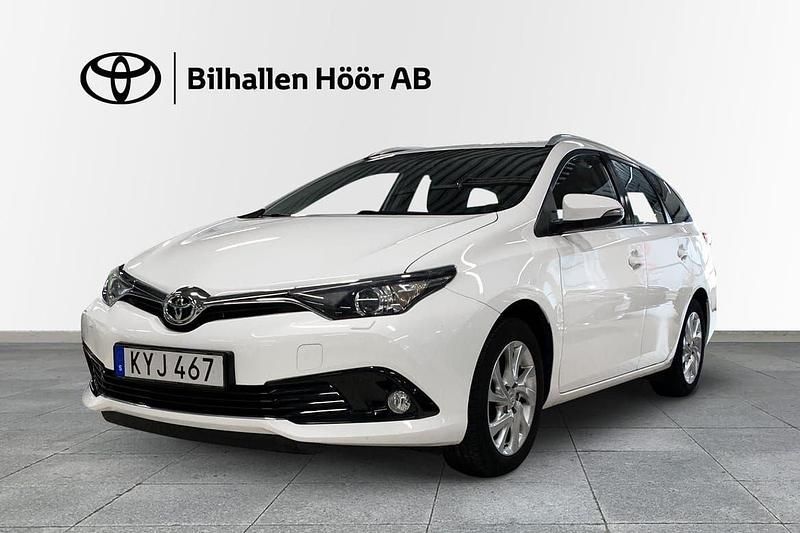 Vit Begagnad 2015 Toyota Auris Touring Sports Active Kombi | 139 900 kr (Marknadspris) - Bild 1/3