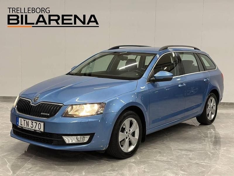 Blå Begagnad 2015 Skoda Octavia Ambition Kombi | 79 900 kr (Marknadspris) - Bild 1/4