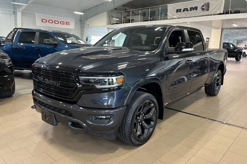 Mgrå Begagnad 2021 RAM 1500 Pickup | 879 900 kr - Bild 1/4