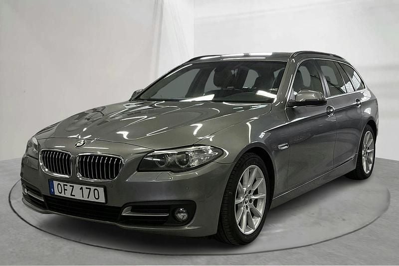 Grå Begagnad 2017 BMW 520 Kombi | 150 000 kr (Superpris) - Bild 1/4