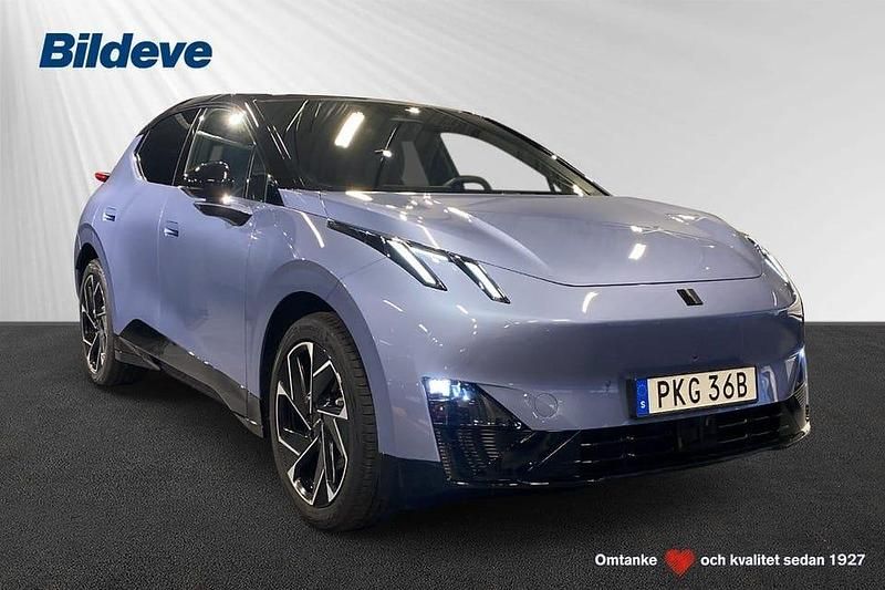 Begagnad Lynk & Co 02 202 kW (275 HK) 2024 Blå SUV