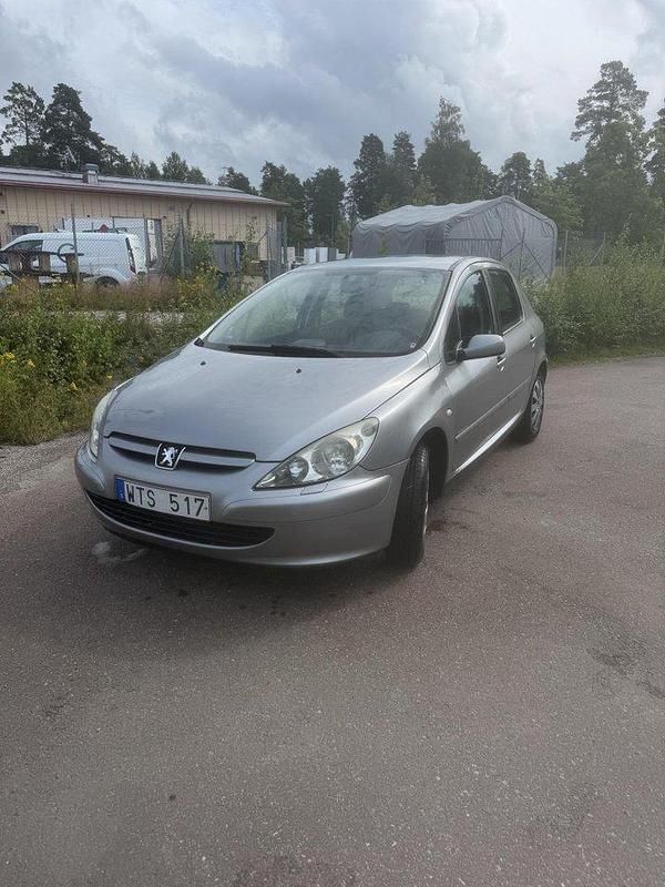 Grå Begagnad 2005 Peugeot 307 Halvkombi | 19 500 kr (Marknadspris) - Bild 1/4