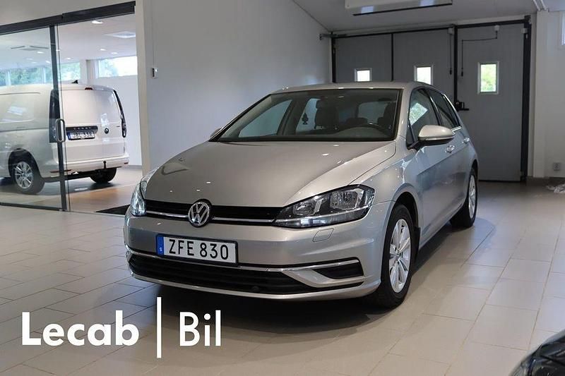 Silver (tungsten silver metallic) Begagnad 2018 VW Golf VII Kombi | 139 500 kr (Bra pris) - Bild 1/4