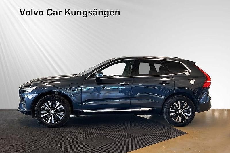 Mörkblå Begagnad 2024 Volvo XC60 Core SUV | 504 900 kr (Bra pris) - Bild 1/2