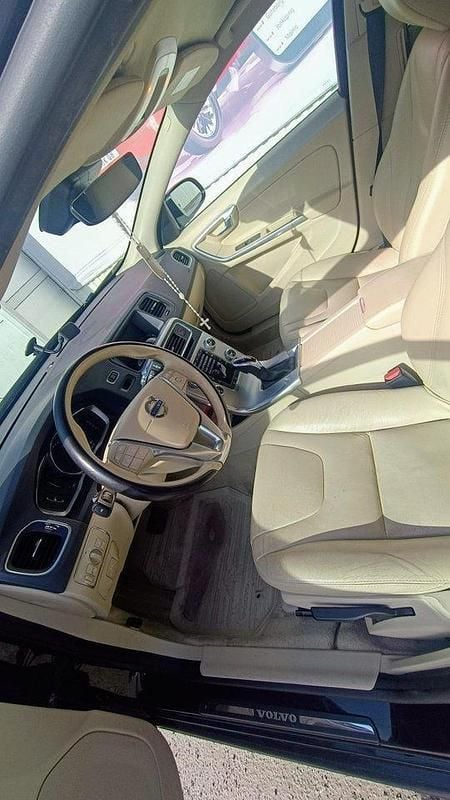 Svart Begagnad 2017 Volvo V60 CC Momentum Kombi | 159 000 kr (Superpris) - Bild 1/4