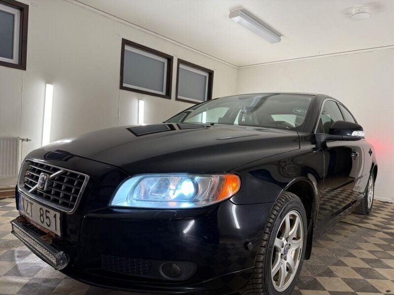 Svart Begagnad 2007 Volvo S80 Summum Sedan | 64 900 kr (Marknadspris) - Bild 1/4