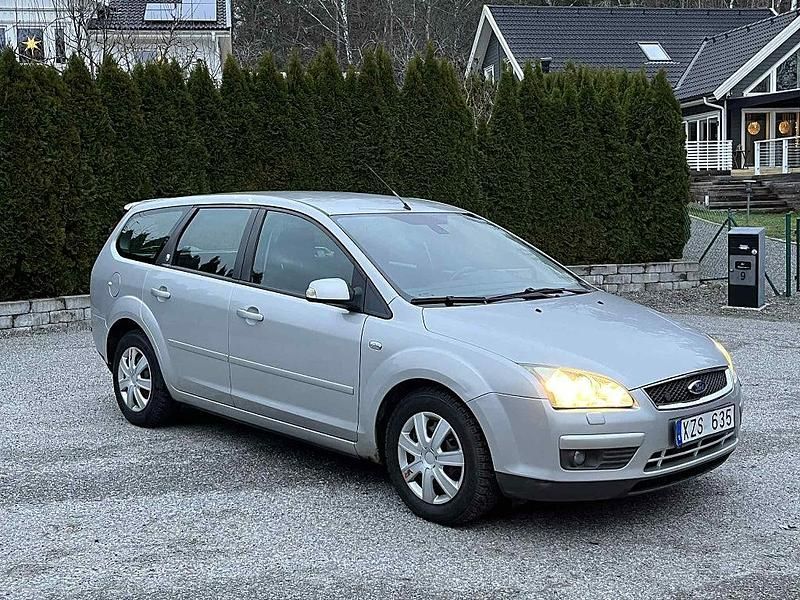 Silver Begagnad 2006 Ford Focus Kombi | 38 900 kr (Marknadspris) - Bild 1/4