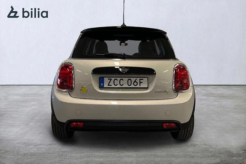 Begagnad Mini Cooper SE Classic 135 kW (184 HK) 2022 Silver Halvkombi