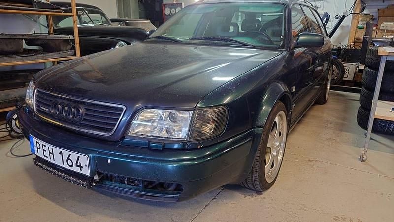 Begagnad Audi 100 280 HK (205 kW) 1994 Mörkgrönmetallic Kombi