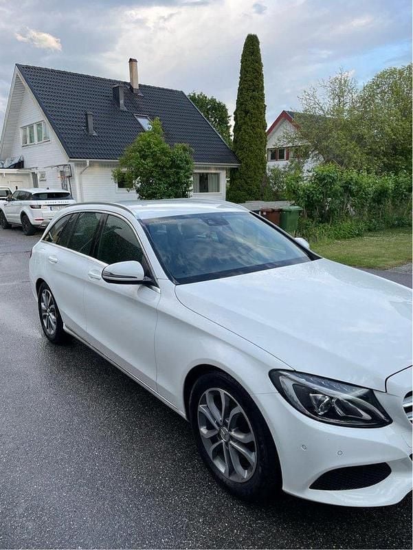 Vit Begagnad 2016 Mercedes C220 Avantgarde Kombi | 148 000 kr (Bra pris) - Bild 1/4