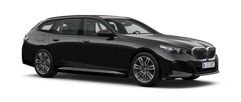 Svart Ny 2025 BMW 530e Comfort Edition Kombi | 759 500 kr (Marknadspris) - Bild 1/3