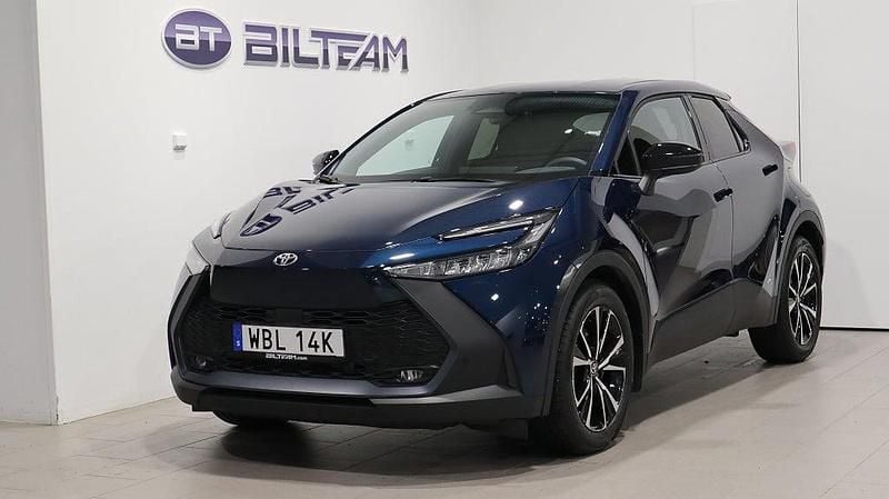 Blå Begagnad 2024 Toyota C-HR SUV | 379 900 kr (Superpris) - Bild 1/4
