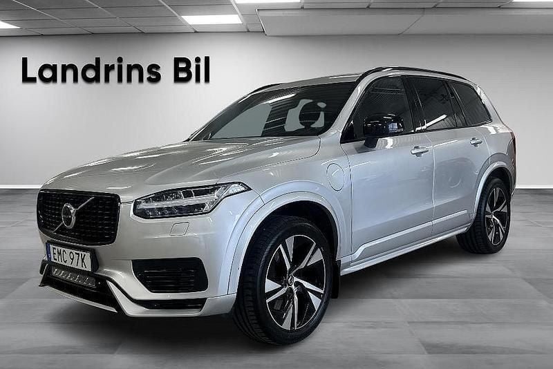 Silver Begagnad 2021 Volvo XC90 R-Design SUV | 599 900 kr (Marknadspris) - Bild 1/4