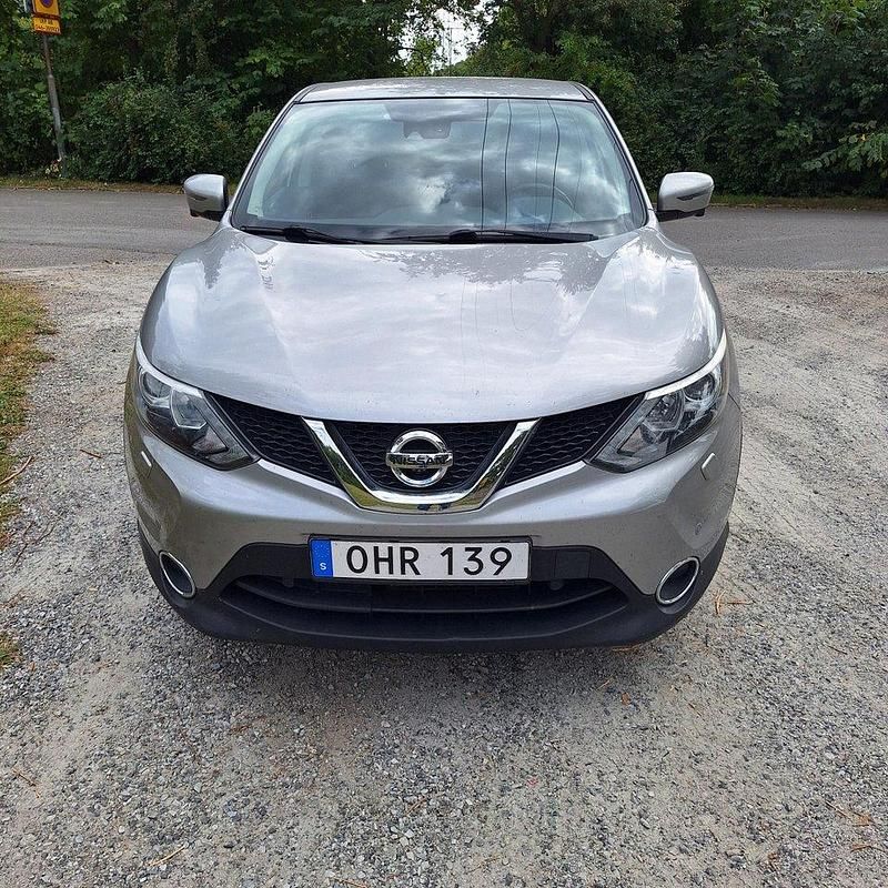 Silver Begagnad 2016 Nissan Qashqai SUV | 140 000 kr (Lite dyr) - Bild 1/4