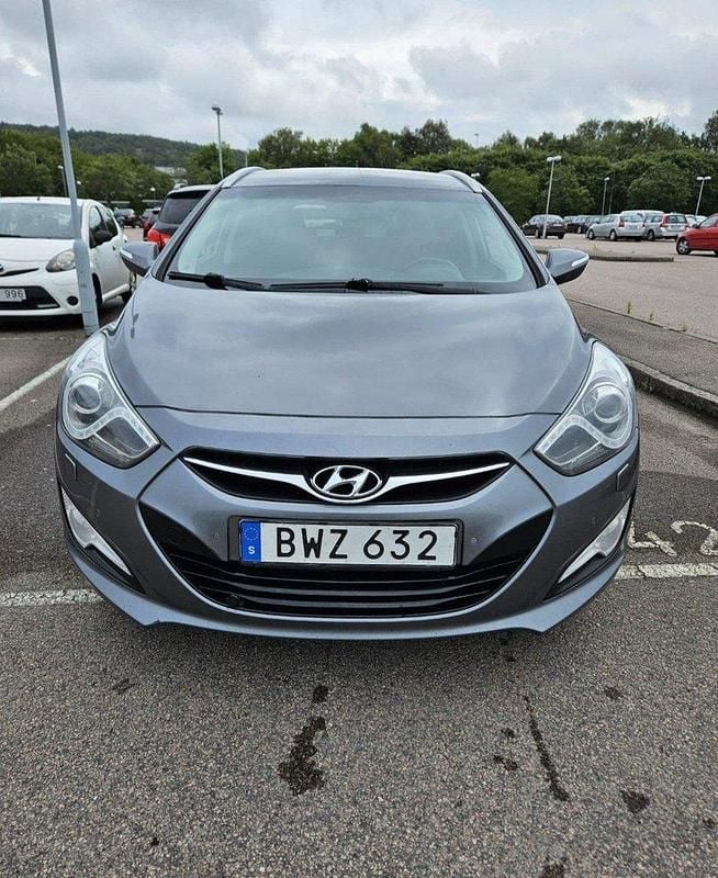 Silver Begagnad 2015 Hyundai i40 Kombi | 85 000 kr (Marknadspris) - Bild 1/4