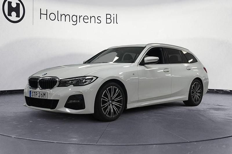 Vit Begagnad 2020 BMW 320 M Sport Kombi | 339 800 kr (Dyr) - Bild 1/4