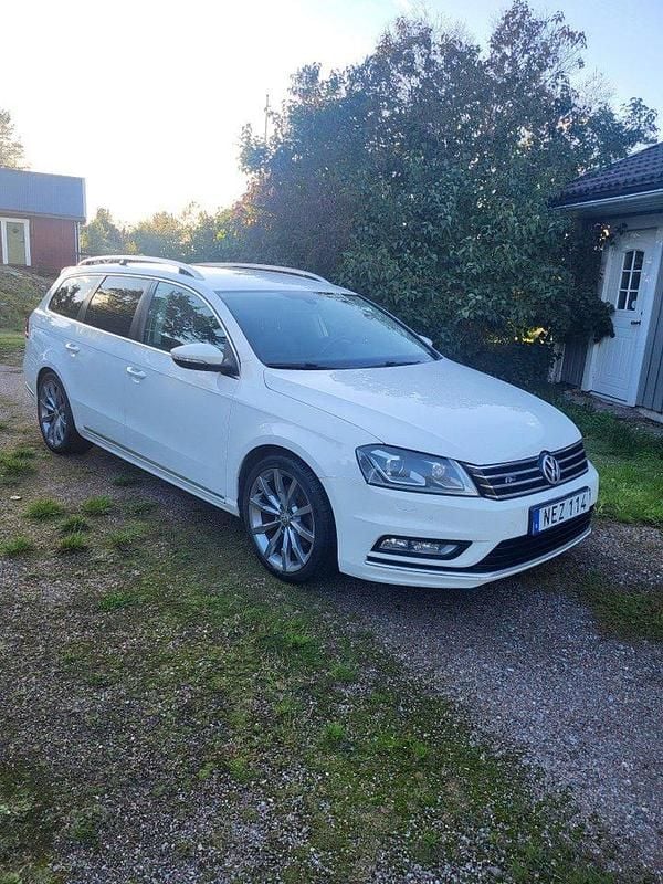 Vit Begagnad 2013 VW Passat R-line Kombi | 70 000 kr (Bra pris) - Bild 1/4