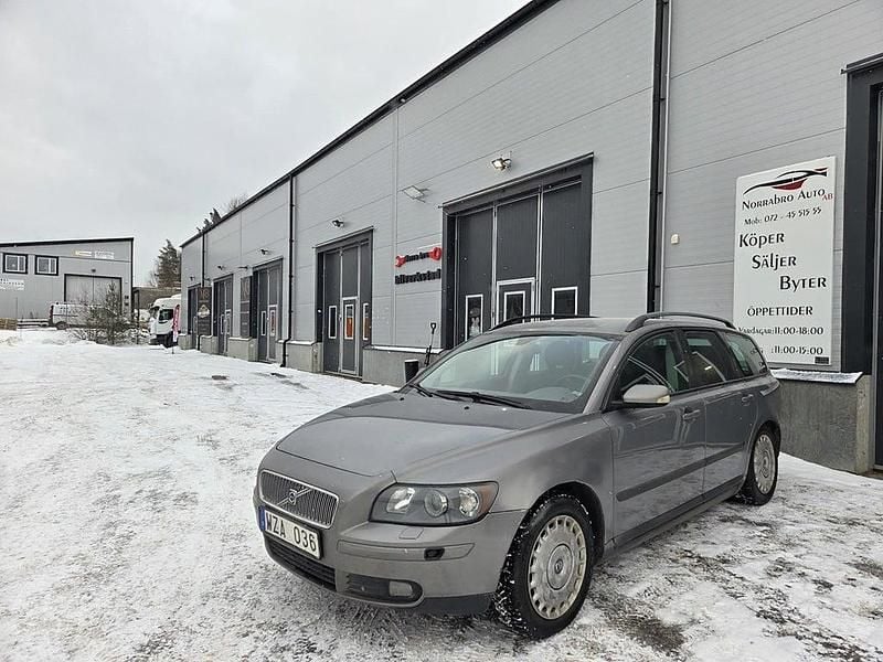 Grå Begagnad 2005 Volvo V50 Kinetic Kombi | 21 900 kr (Lite dyr) - Bild 1/4