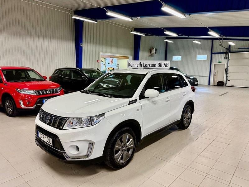 Vit Begagnad 2019 Suzuki Vitara SUV | 185 000 kr (Marknadspris) - Bild 1/4