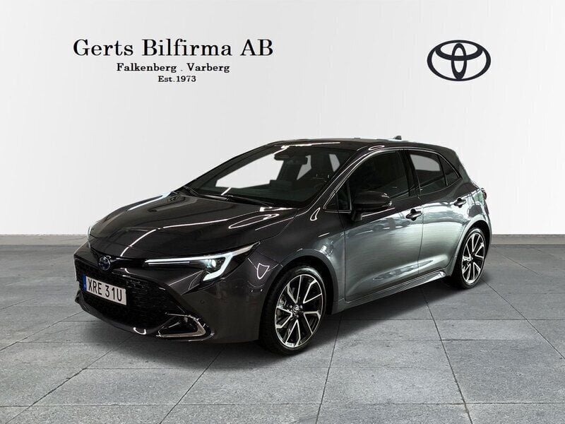 Grå Begagnad 2023 Toyota Corolla Hybrid Executive Halvkombi | 319 000 kr (Lite dyr) - Bild 1/4