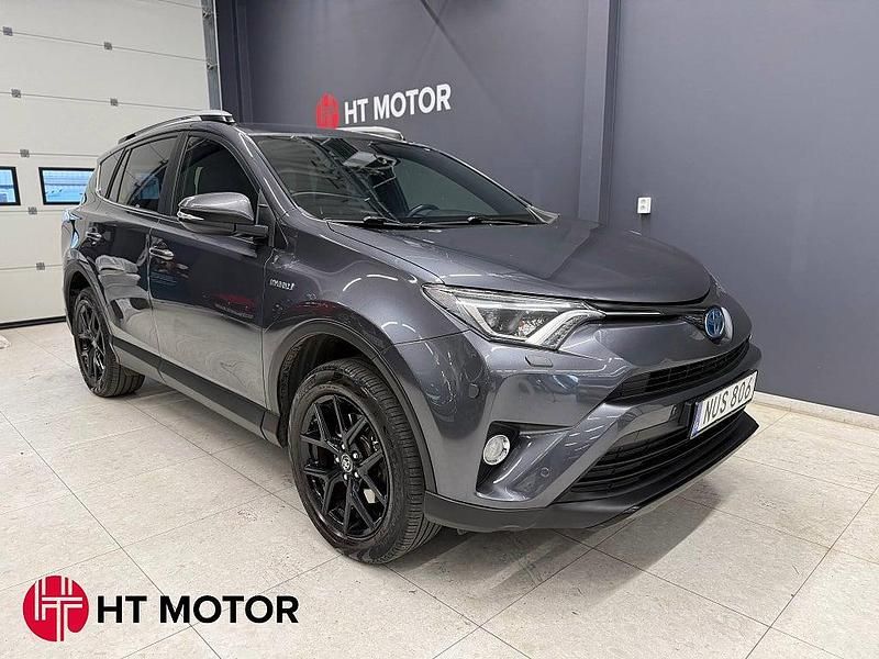 Mörkgrå Begagnad 2017 Toyota RAV4 Hybrid Edition SUV | 239 900 kr (Lite dyr) - Bild 1/4