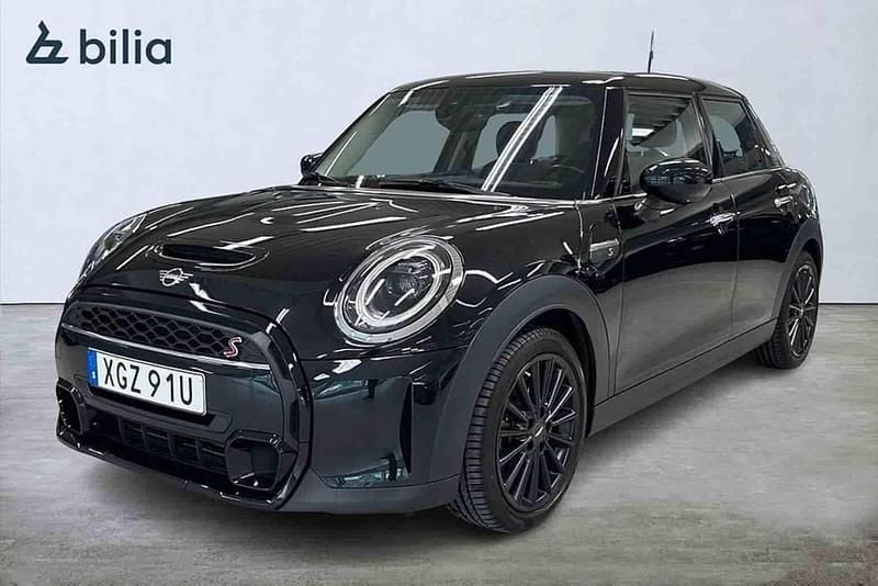 Svart Begagnad 2023 Mini Cooper S Halvkombi | 282 900 kr (Marknadspris) - Bild 1/1