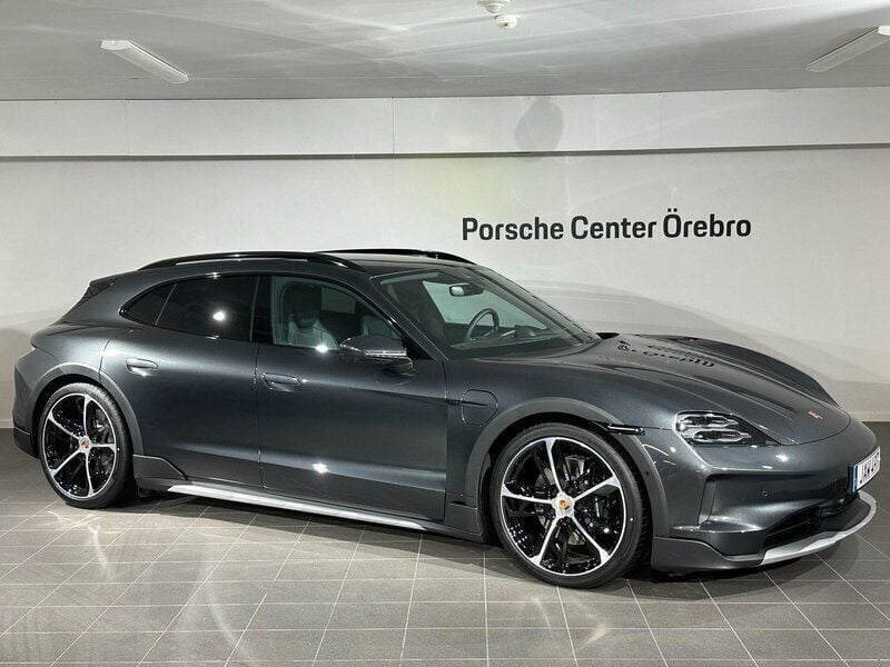 Mörkgrå (volcano grey metallic) Ny 2024 Porsche Taycan 4S Cross Turismo Sedan | 1 637 550 kr - Bild 1/4