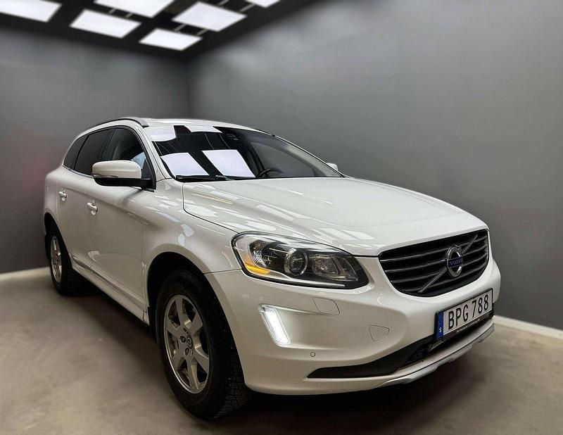 Vit Begagnad 2014 Volvo XC60 Momentum SUV | 139 900 kr (Marknadspris) - Bild 1/4