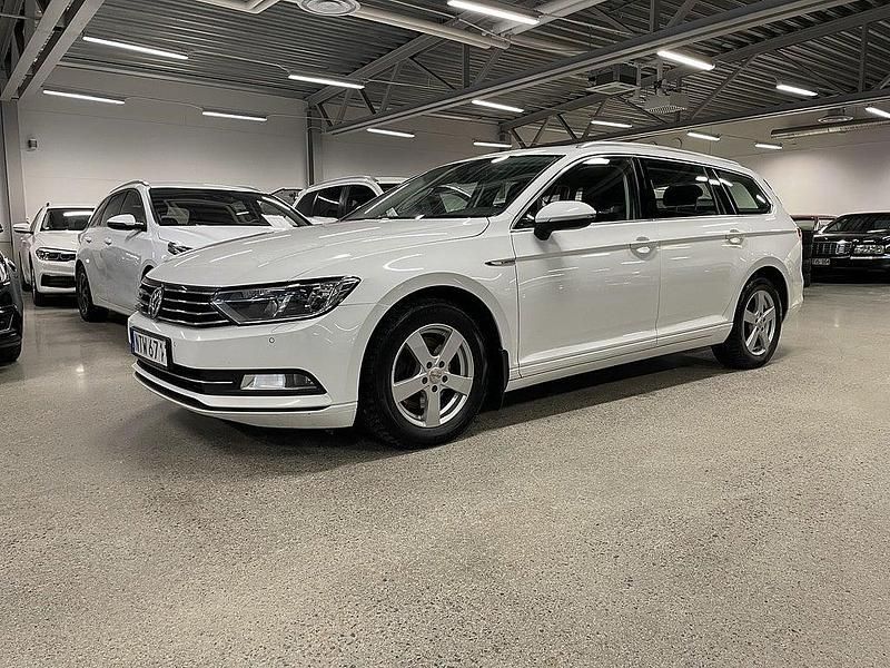 Vit Begagnad 2015 VW Passat Kombi | 134 900 kr (Lite dyr) - Bild 1/4