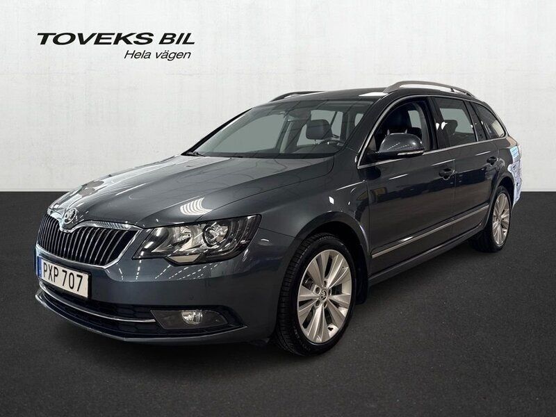 Grå Begagnad 2015 Skoda Superb Kombi | 149 900 kr (Bra pris) - Bild 1/4