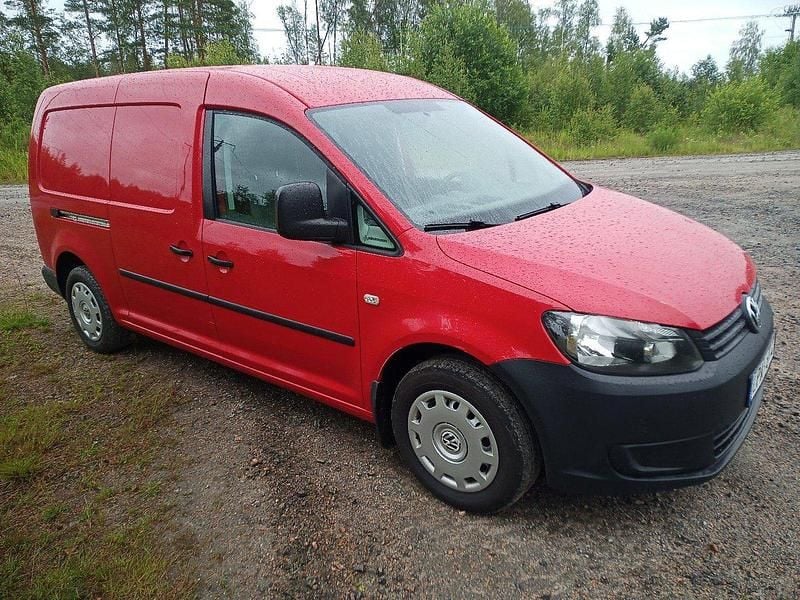 Röd Begagnad 2011 VW Caddy Maxi Minibuss | 49 900 kr - Bild 1/4