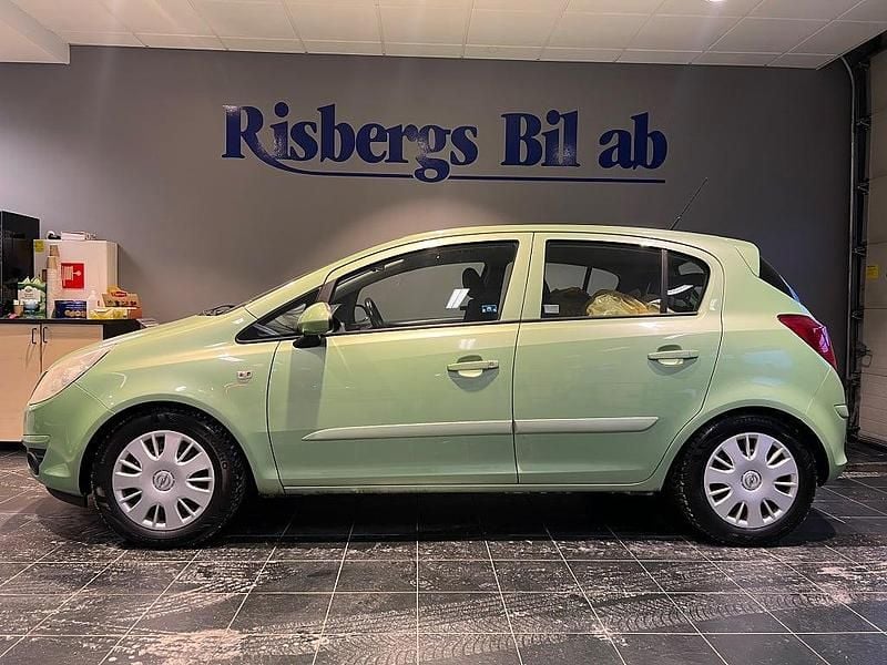Begagnad Opel Corsa Enjoy 86 HK (63 kW) 2010 Grön Halvkombi