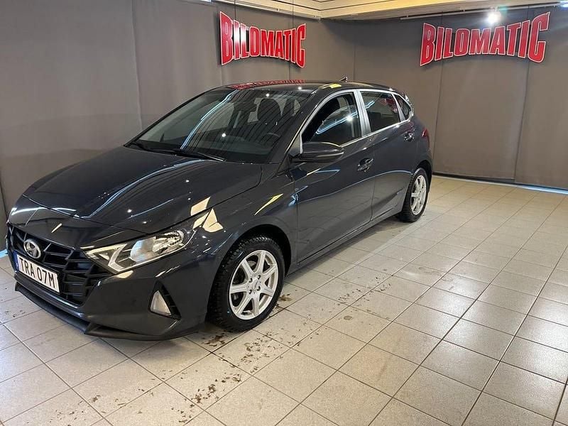 Begagnad Hyundai i20 Essential 84 HK (61 kW) 2022 Grå Halvkombi