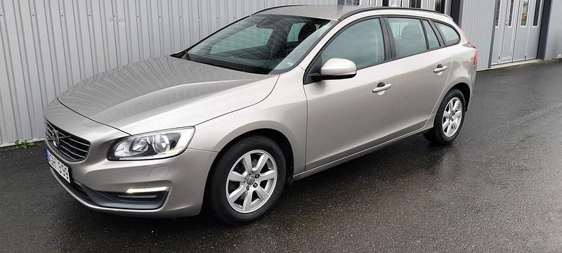 Ljusbrun (brun) Begagnad 2014 Volvo V60 Kombi | 105 000 kr (Bra pris) - Bild 1/4
