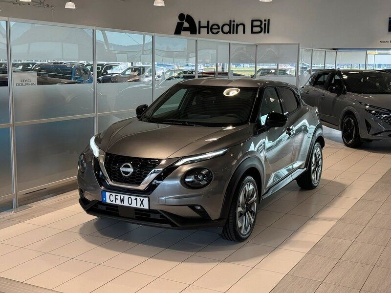 Svart Ny 2024 Nissan Juke Tekna SUV | 387 375 kr - Bild 1/4