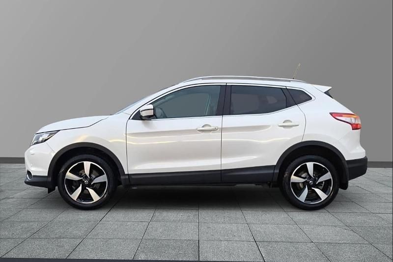Vit Begagnad 2016 Nissan Qashqai SUV | 139 000 kr (Marknadspris) - Bild 1/4