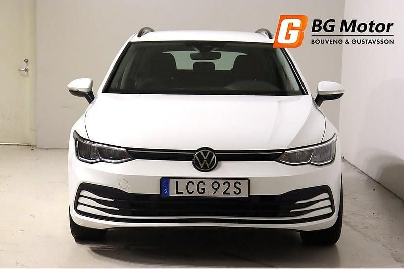 Begagnad VW Golf VIII 131 HK (96 kW) 2021 Vit Kombi