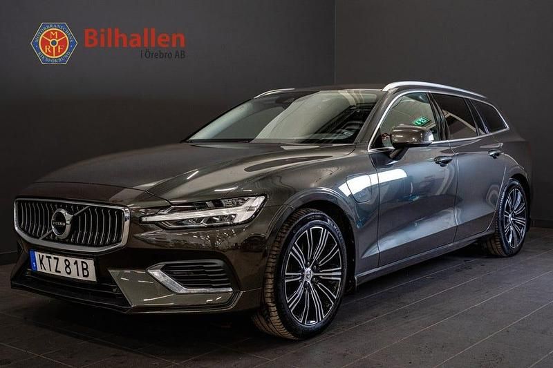 Grå Begagnad 2022 Volvo V60 Kombi | 289 000 kr - Bild 1/4