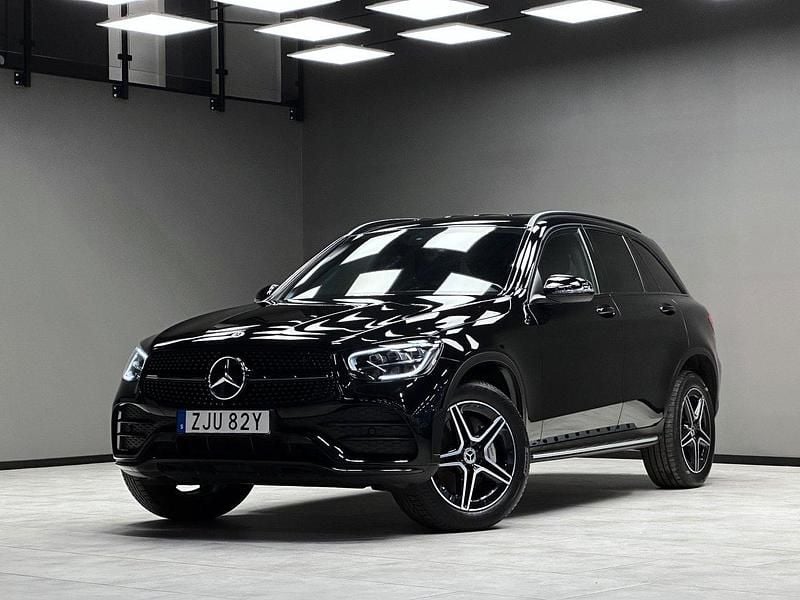 Svart Begagnad 2021 Mercedes GLC300e AMG SUV | 429 900 kr (Lite dyr) - Bild 1/3