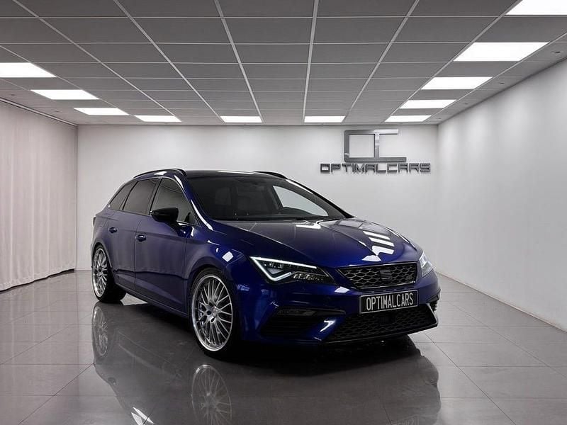Mystic blue metallic pärleffekt. Begagnad 2017 Cupra Leon Kombi | 259 900 kr (Marknadspris) - Bild 1/4