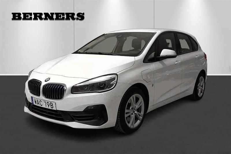 Vit Begagnad 2019 BMW 225 Active Tourer Advantage Minibuss | 169 900 kr - Bild 1/4