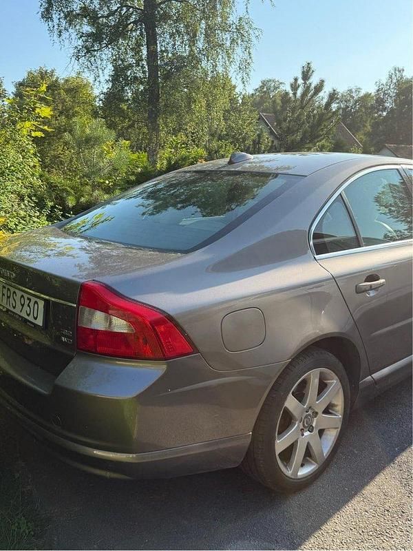 Grå Begagnad 2008 Volvo S80 Summum Sedan | 67 000 kr (Superpris) - Bild 1/3