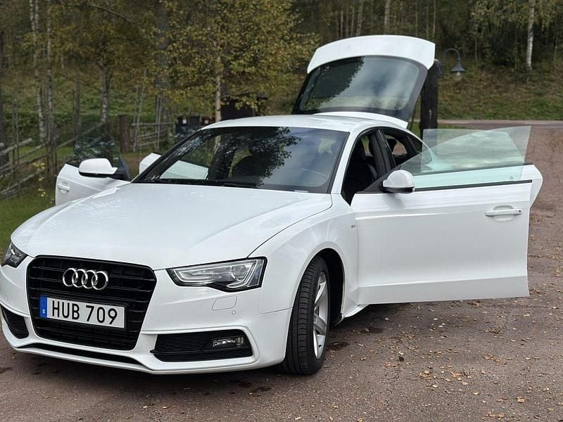 Vit Begagnad 2016 Audi A5 Sportback Sport Halvkombi | 175 000 kr (Marknadspris) - Bild 1/4