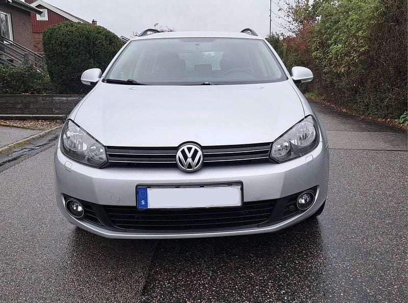 Silver Begagnad 2011 VW Golf Kombi | 35 000 kr (Marknadspris) - Bild 1/4