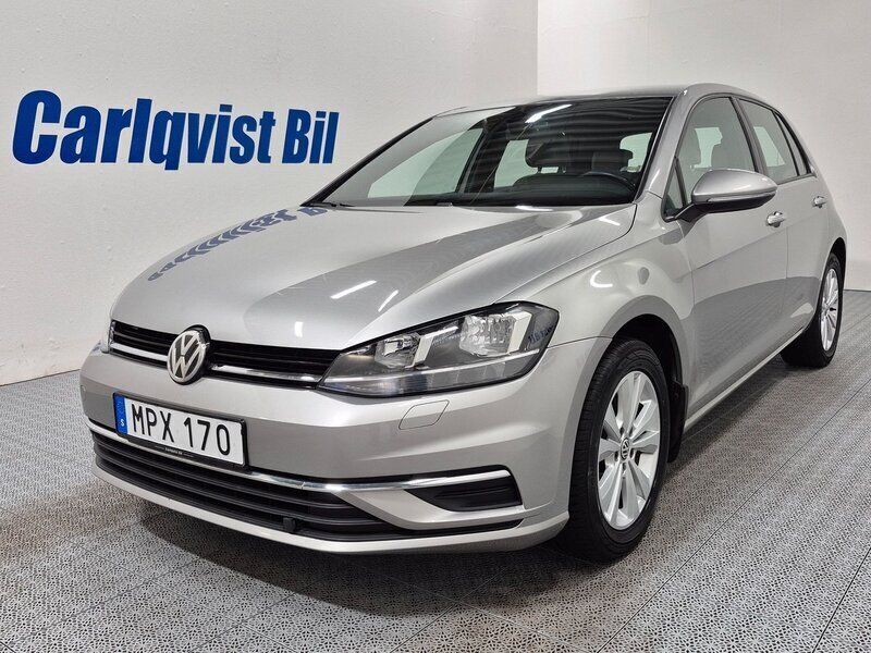 Silver metallic Begagnad 2018 VW Golf VII Halvkombi | 165 000 kr (Marknadspris) - Bild 1/4