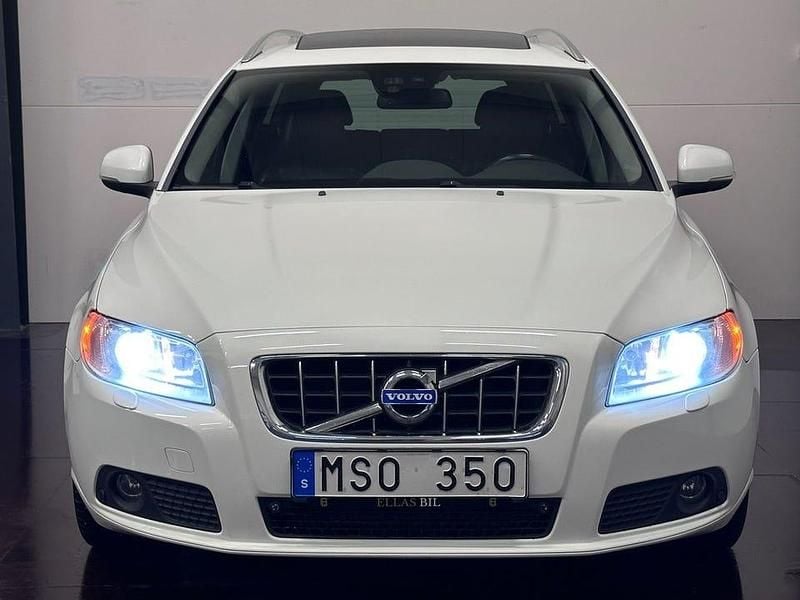 Begagnad Volvo V70 Summum 163 HK (119 kW) 2012 Vit Kombi