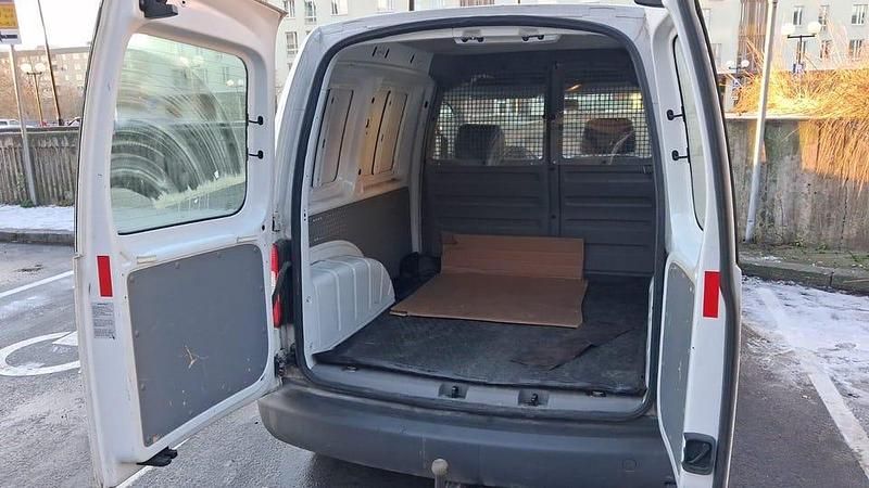 Begagnad VW Caddy 109 HK (80 kW) 2010 Minibuss