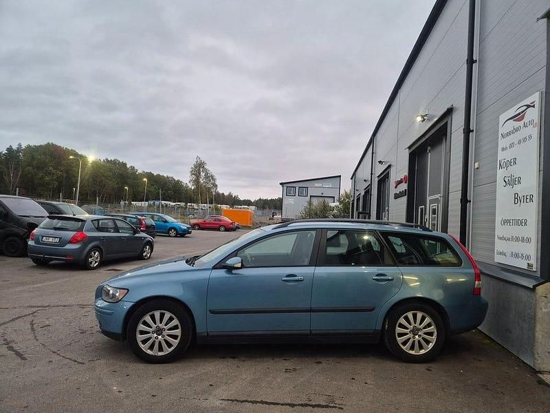 Begagnad Volvo V50 140 HK (102 kW) 2005 Blå Kombi